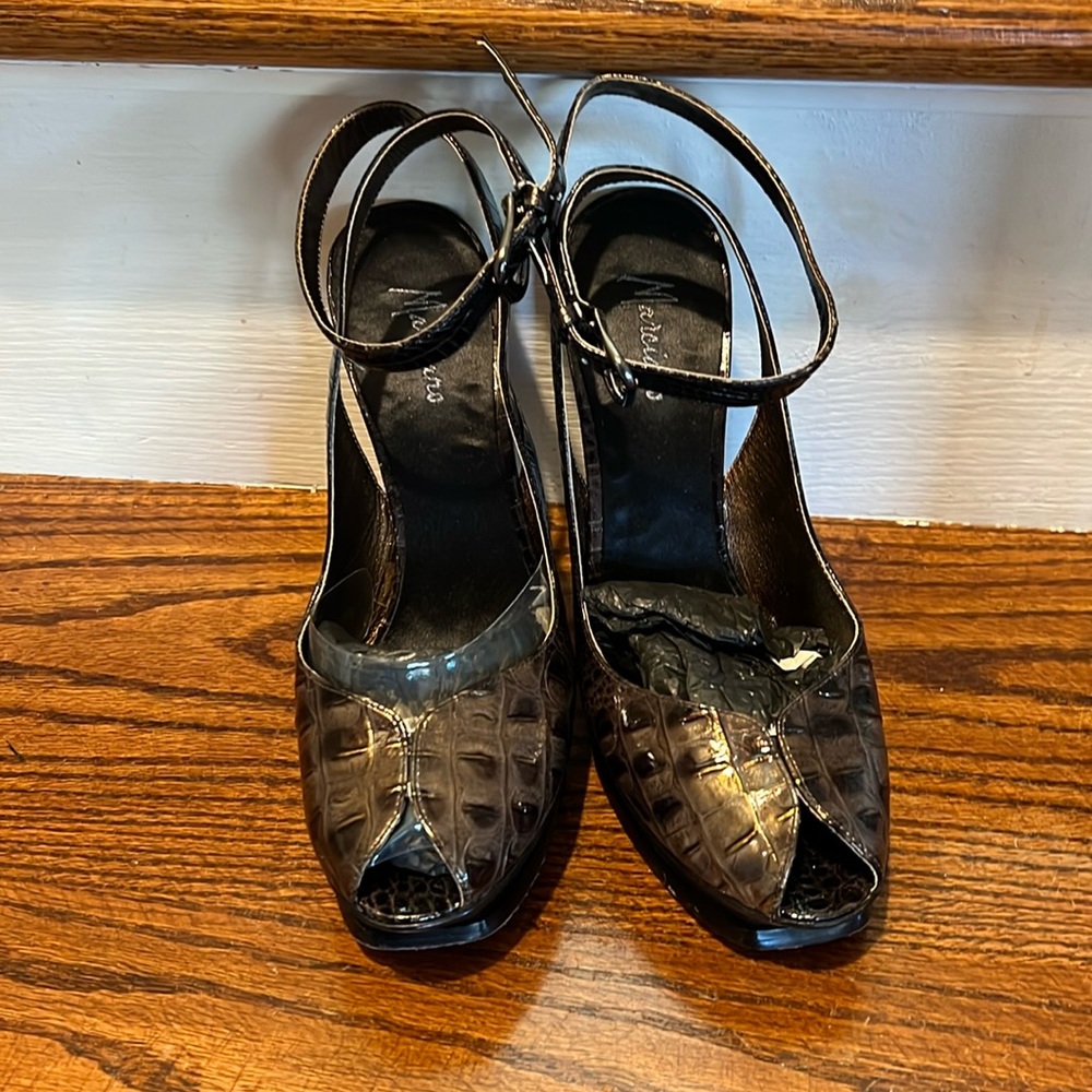 MARCIANO womens open toe sandals size 5 1/2